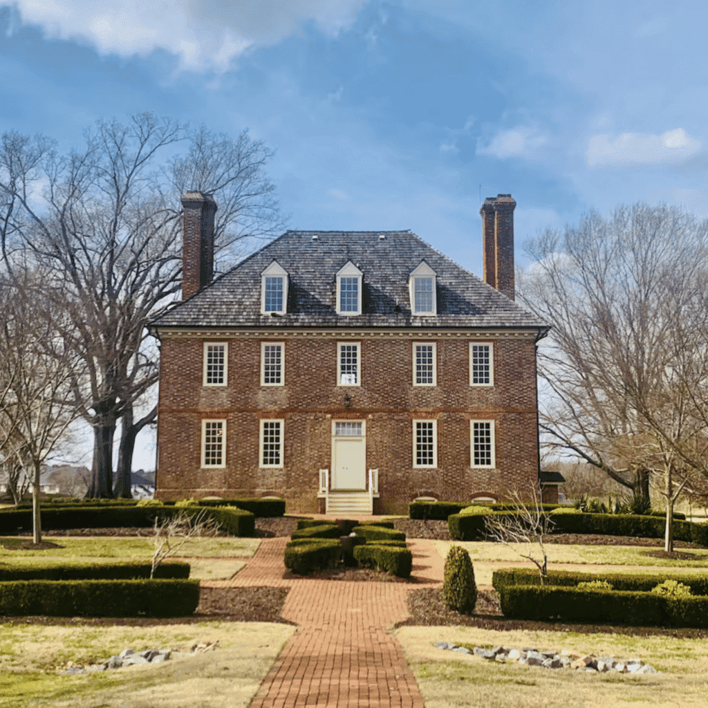 LXURI - Plan a Family Thanksgiving 2025 in Williamsburg, Virginia with Vrbo