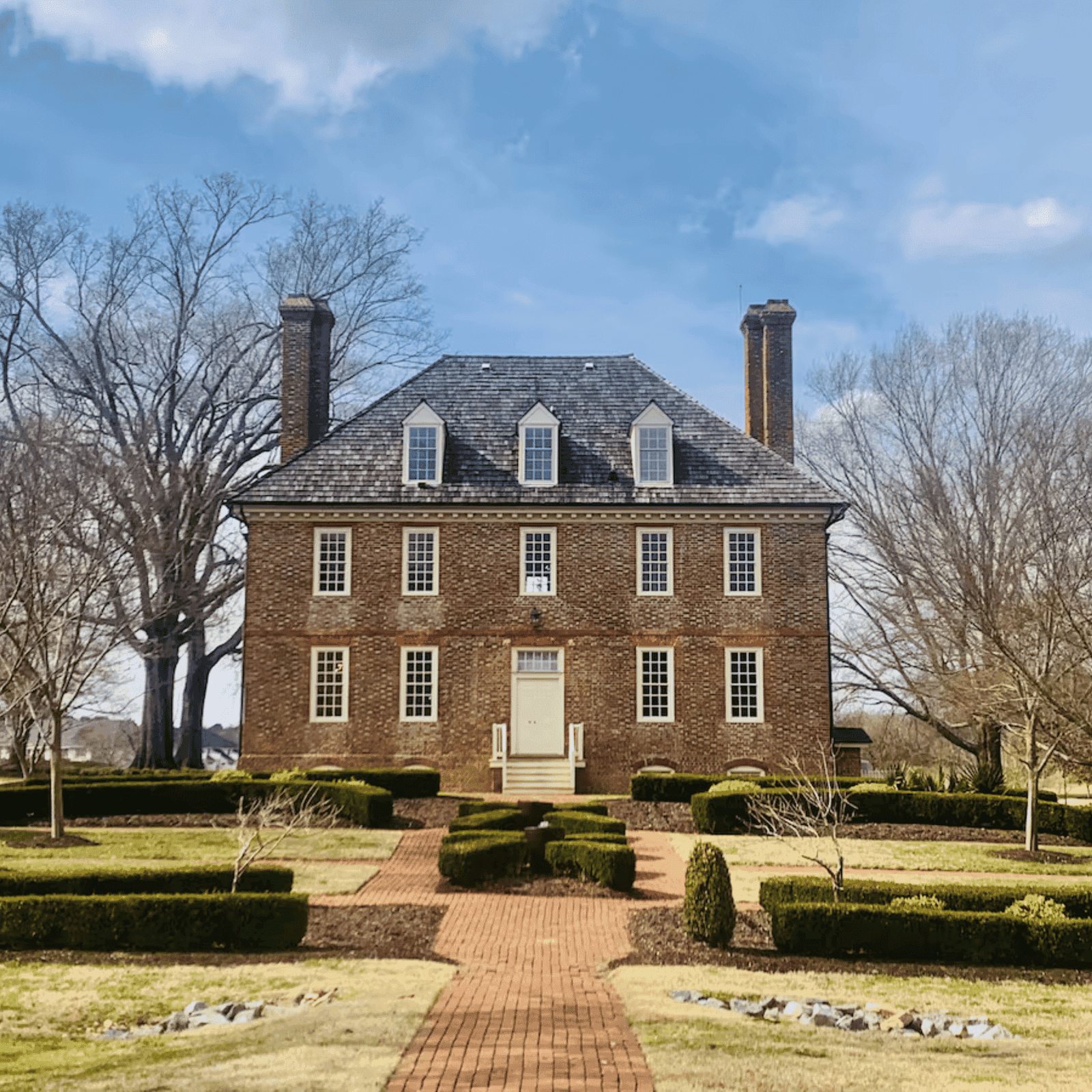 LXURI - Plan a Family Thanksgiving 2025 in Williamsburg, Virginia with Vrbo