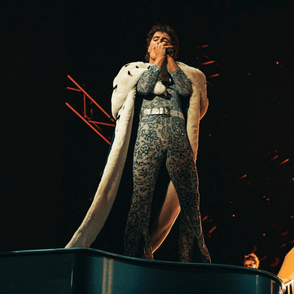 LXURI - Benson Boone Wearling Dolce&Gabbana