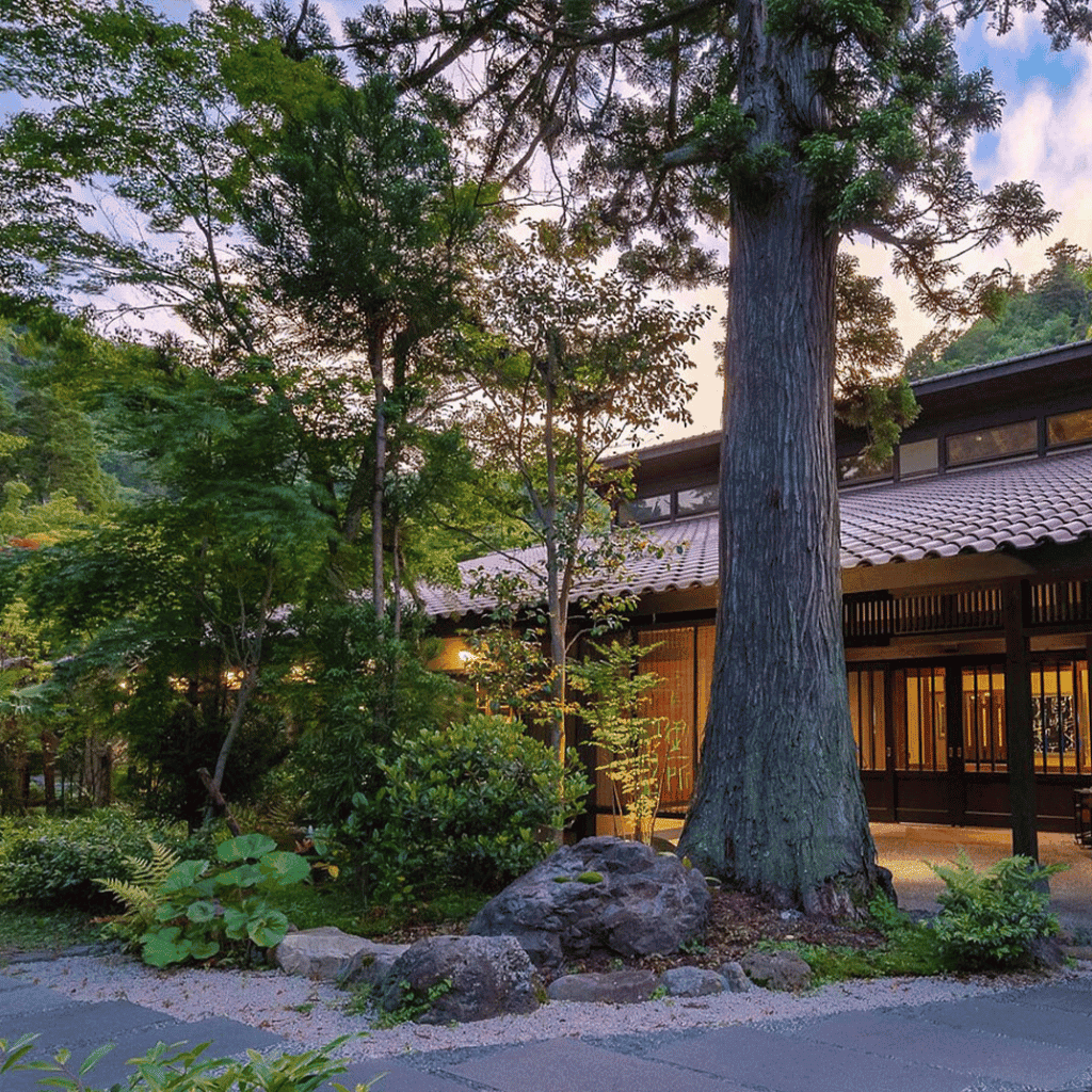 LXURI - Arimasansoh Goshobessho, Kobe, Japan - The Long Honeymoon