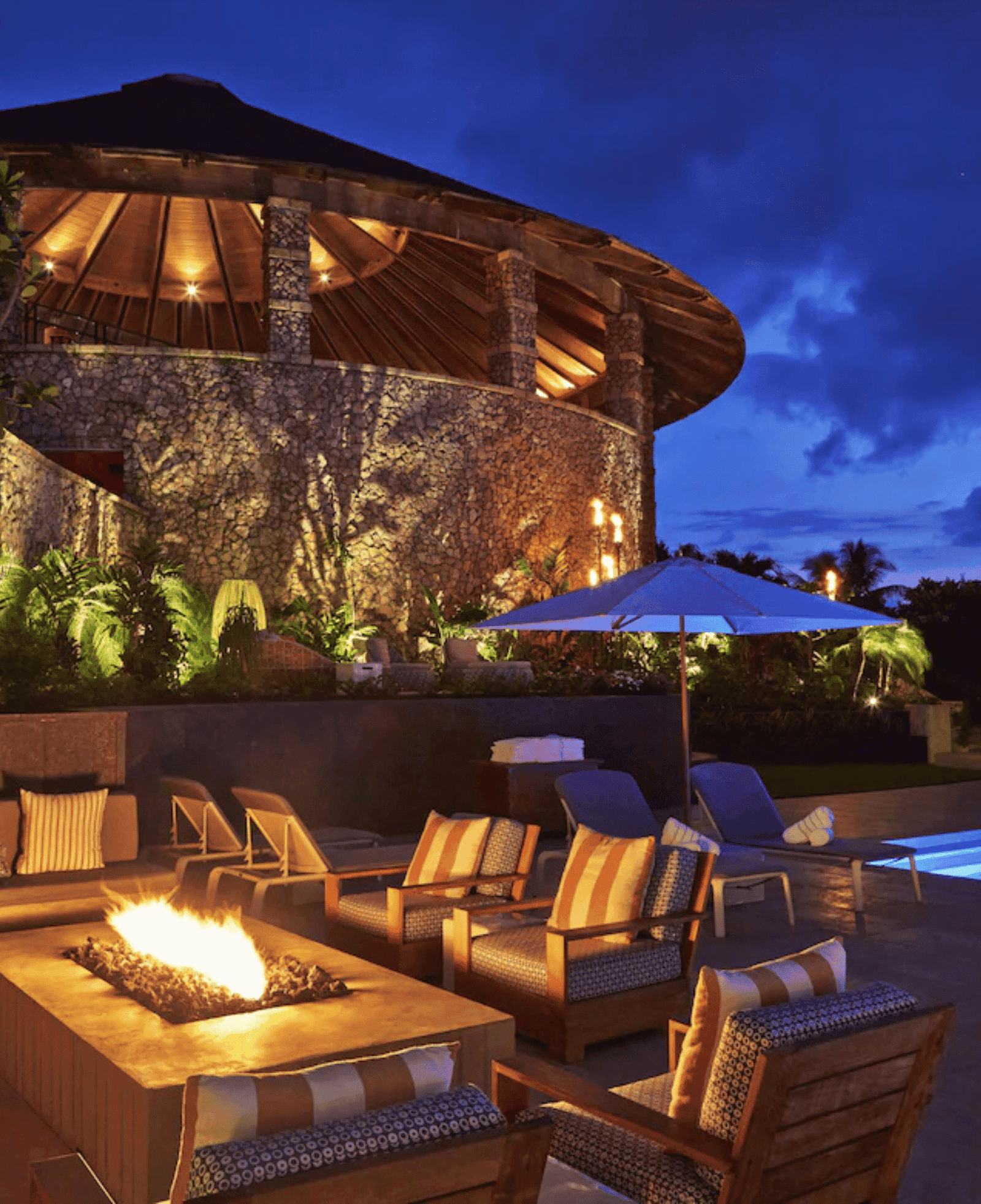 LXURI - Hotel Wailea, Hawaii - Valentine's Day Travel Guide