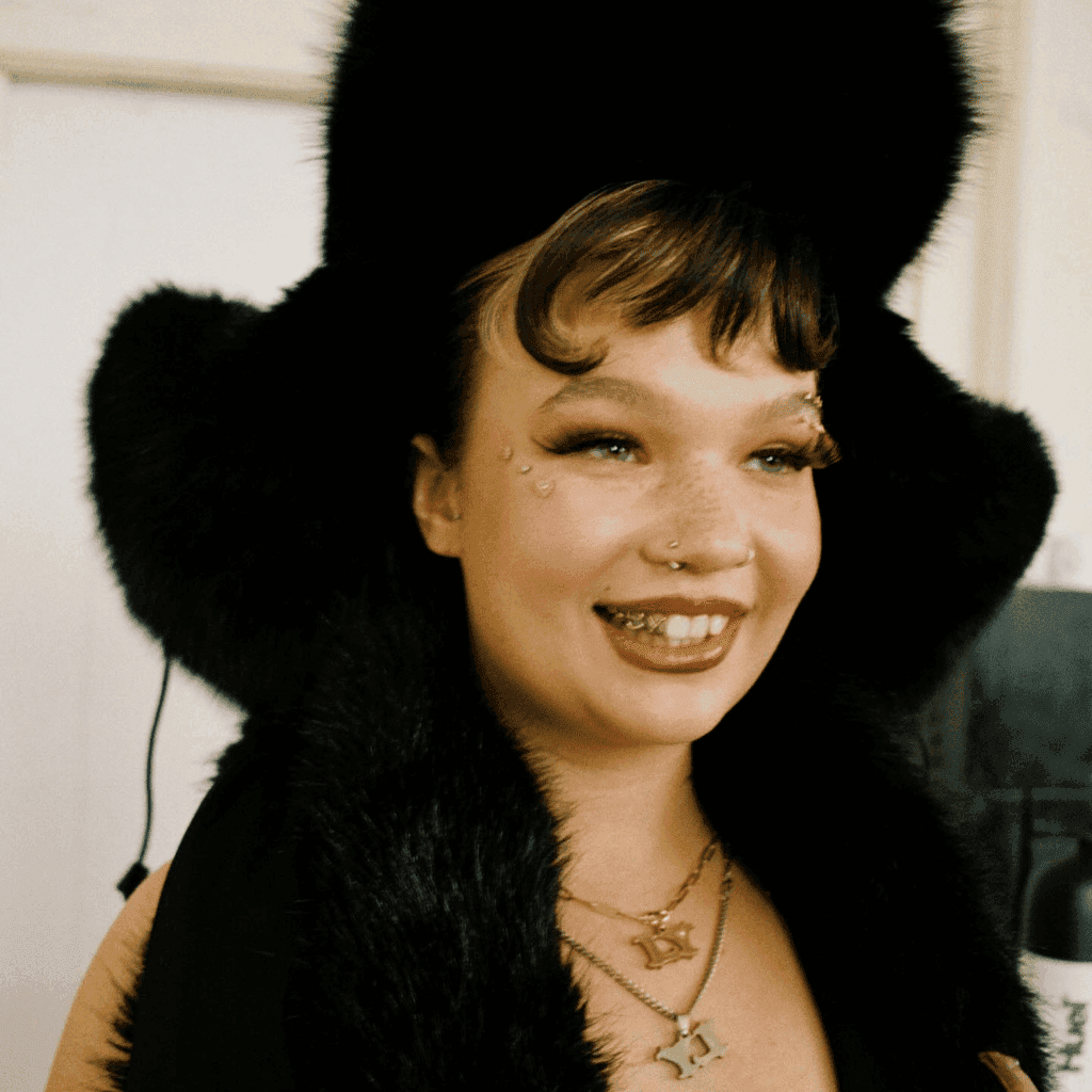 LXURI - Lola Young - Fashion Style and Visual Identity