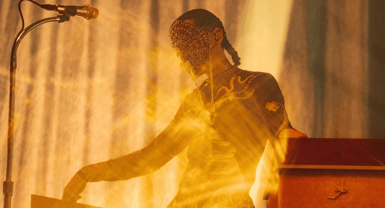 Discover Glass Beams: The Enigmatic Australian Band | LXURI Music Blog