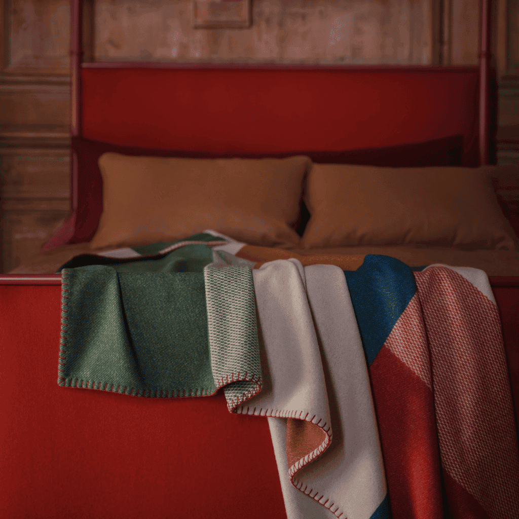 LXURI - Luxury Cashmere Blankets: Timeless Comfort by Johnstons of Elgin