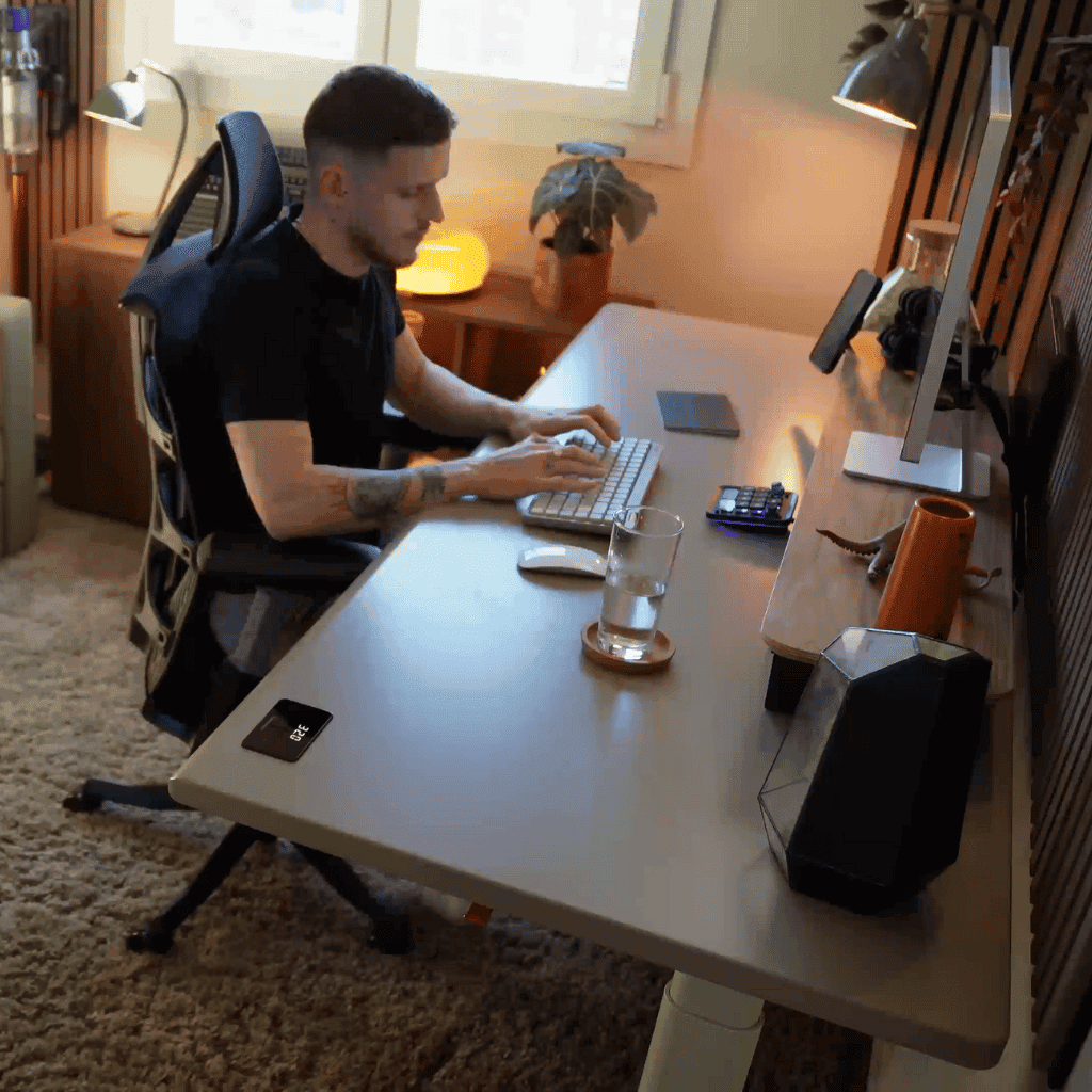 LXURI - Autonomous Standing Desk AI: The Smartest Choice