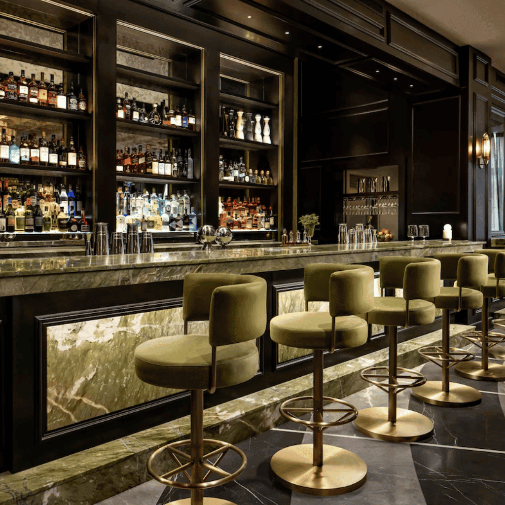 LXURI - Fairmont Royal York Toronto: The Library Bar 