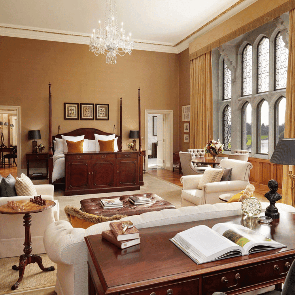 LXURI - Luxurious Guest Rooms and Suites: Classic Without Fustiness