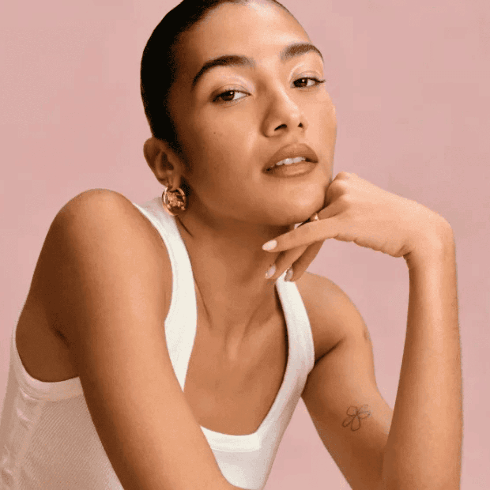 Olivia Dean: Life, Music, and Modern Style | LXURI Culture Blog