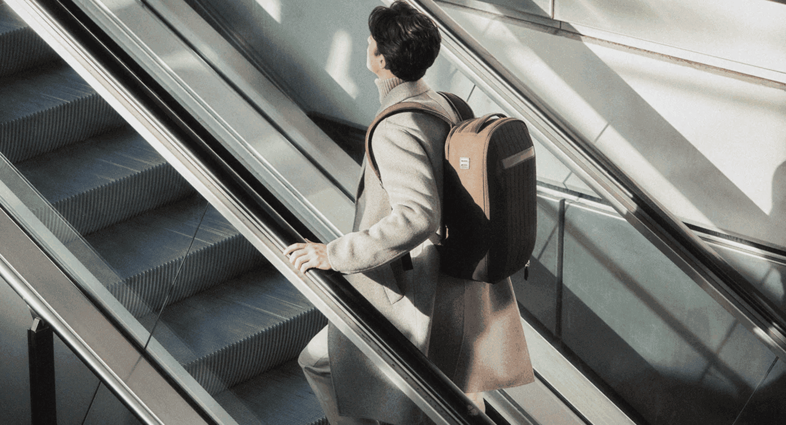 How to Dress Casual Chic and Comfortable for Your Next Flight | Luxury Backpacks by Carl Friedrik | LXURI