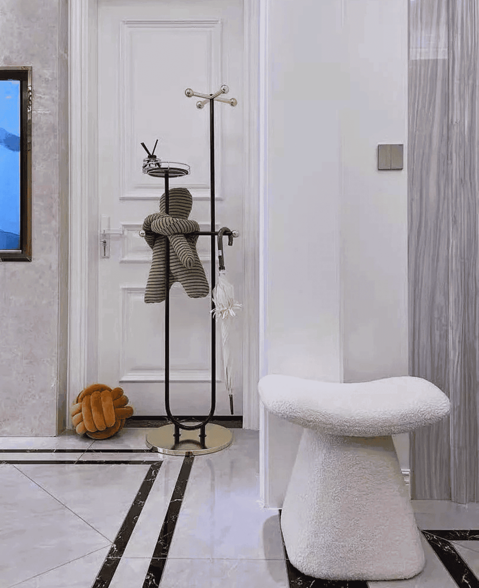 LXURI - Shop Seating for Your Entryway at Homary