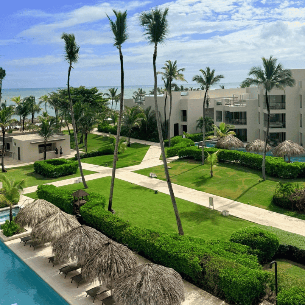 LXURI - Excellence El Carmen - Book Today