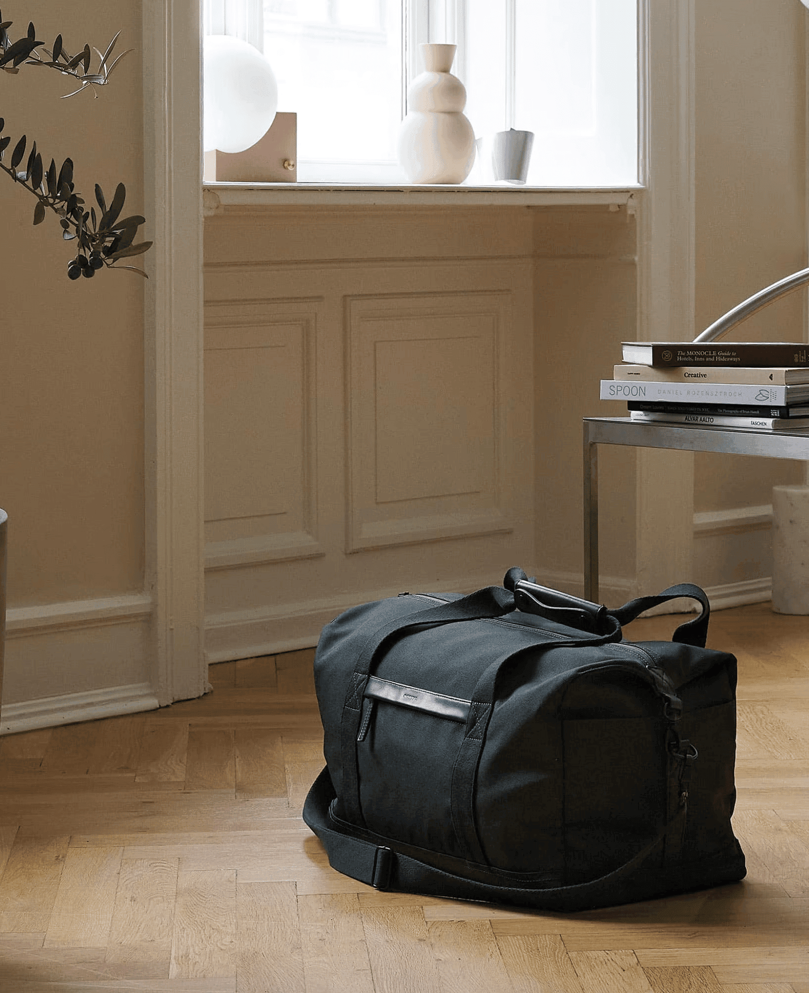 LXURI - NORTVI Weekender Bags