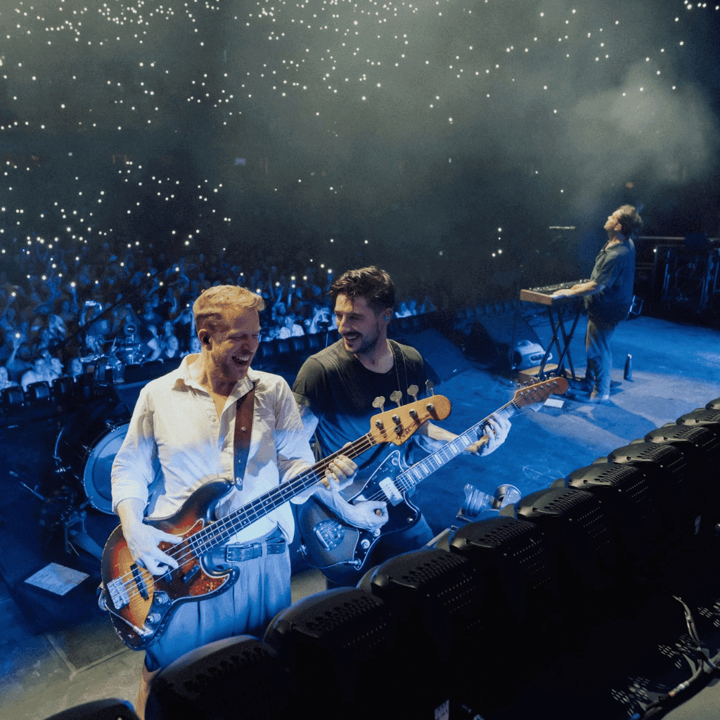 LXURI - Experience Mumford & Sons Live