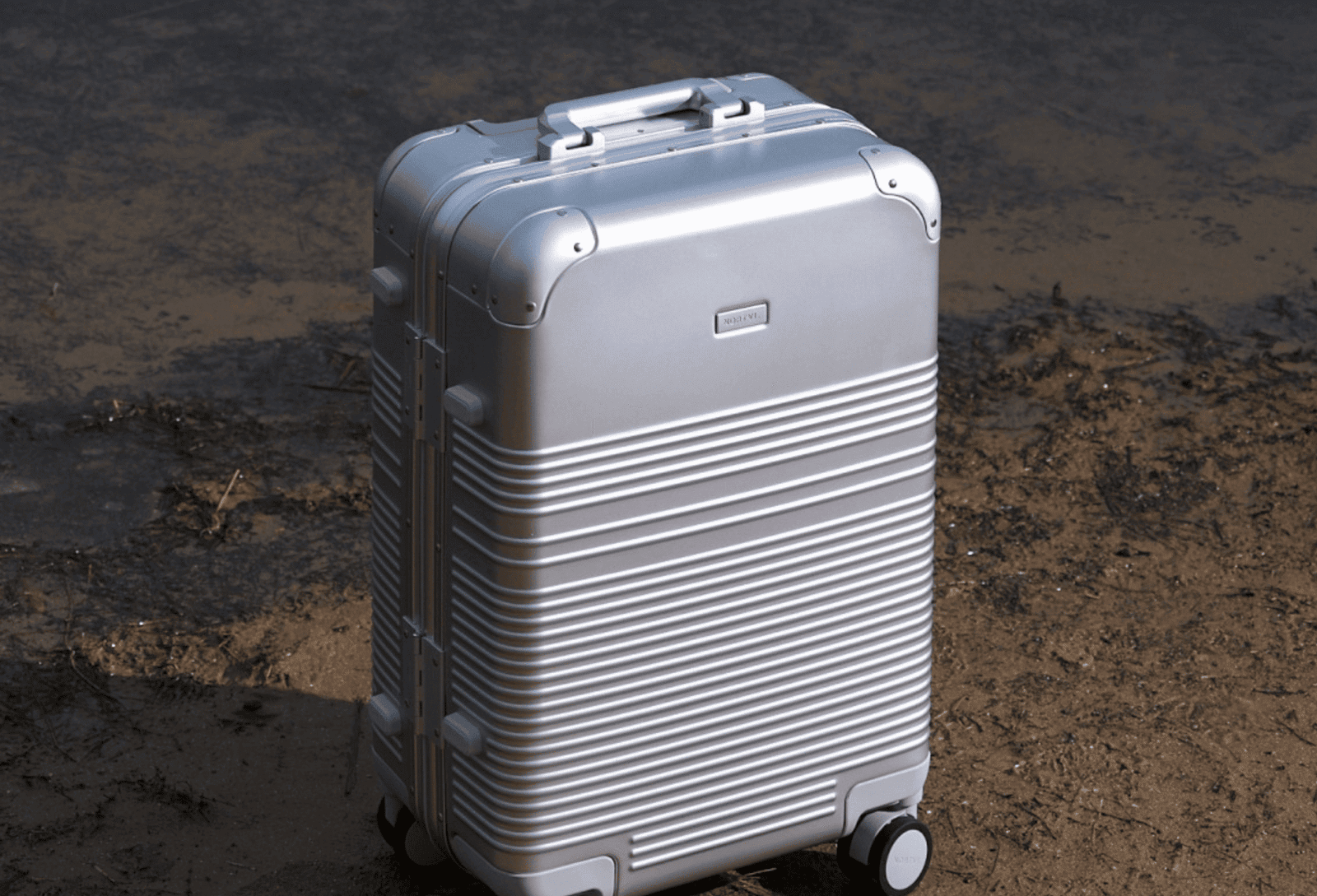 NORTVI Aluminum Luggage Review: Luxury Meets Strength | Blog by LXURI