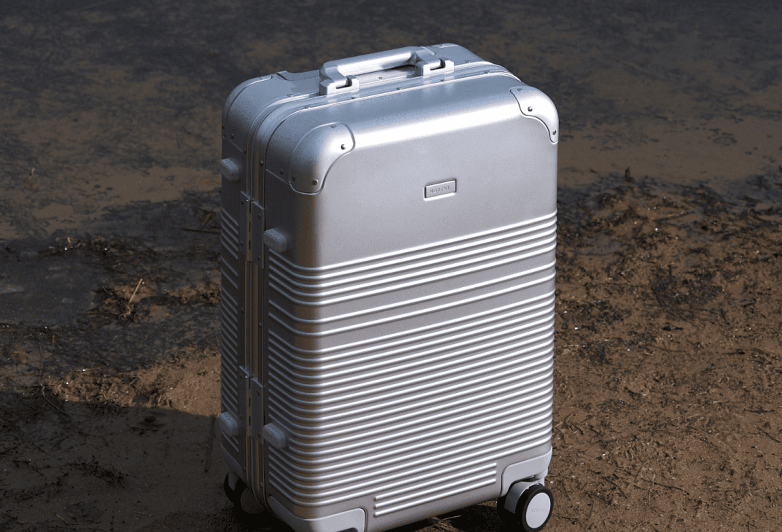 NORTVI Aluminum Luggage Review: Luxury Meets Strength | Blog by LXURI