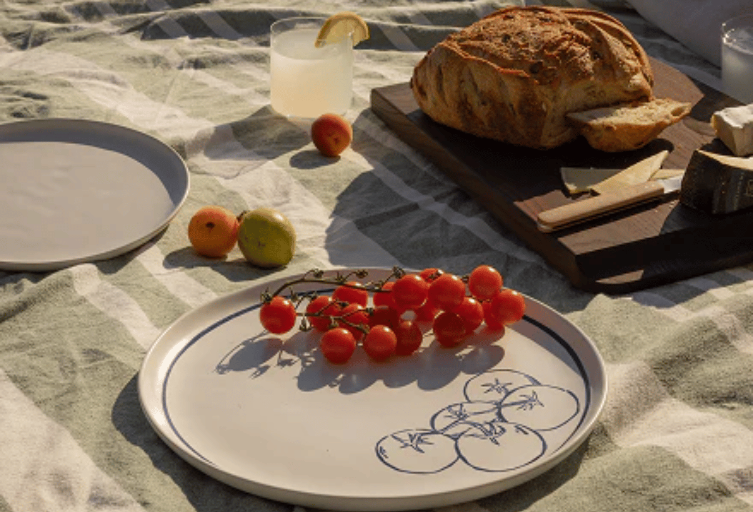 Discover the Fable Maré Collection: Portuguese Ceramics | LXURI