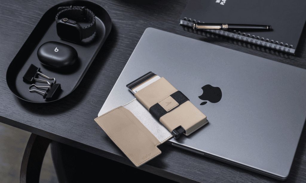 Shop SmartWallets by Ekster | LXURI