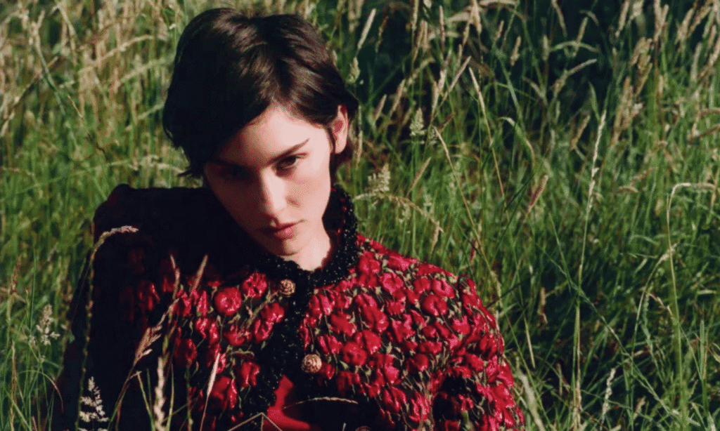 Gracie Abrams Fashion | LXURI 