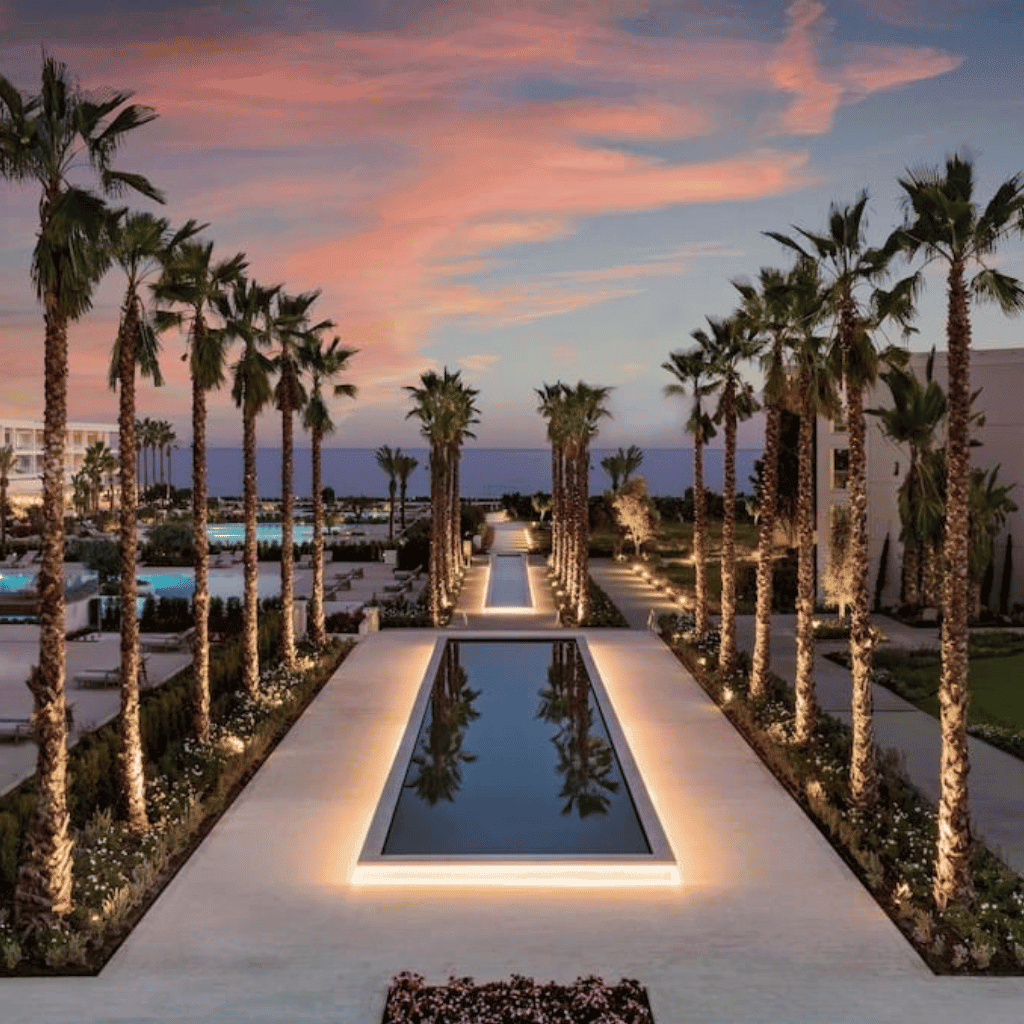 Book Luxury Travel with TravelUp
