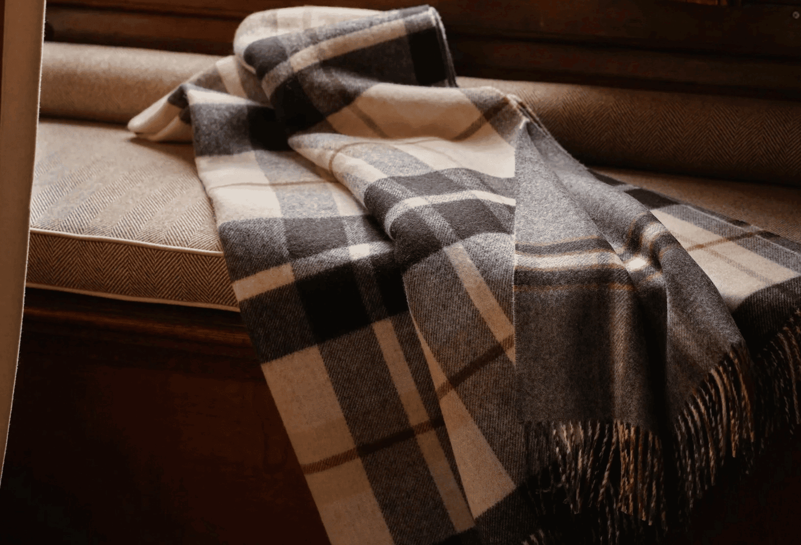 Luxury Blankets and Throws to Cozy Up With This Fall