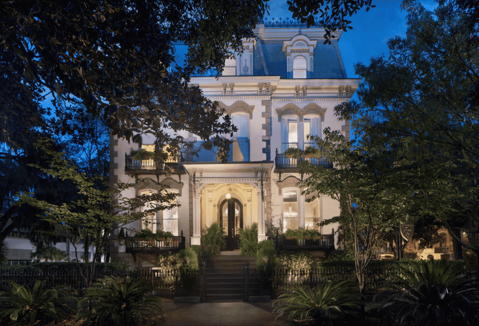 Resort vs. Boutique Hotel: Which Is Right for Your Trip?