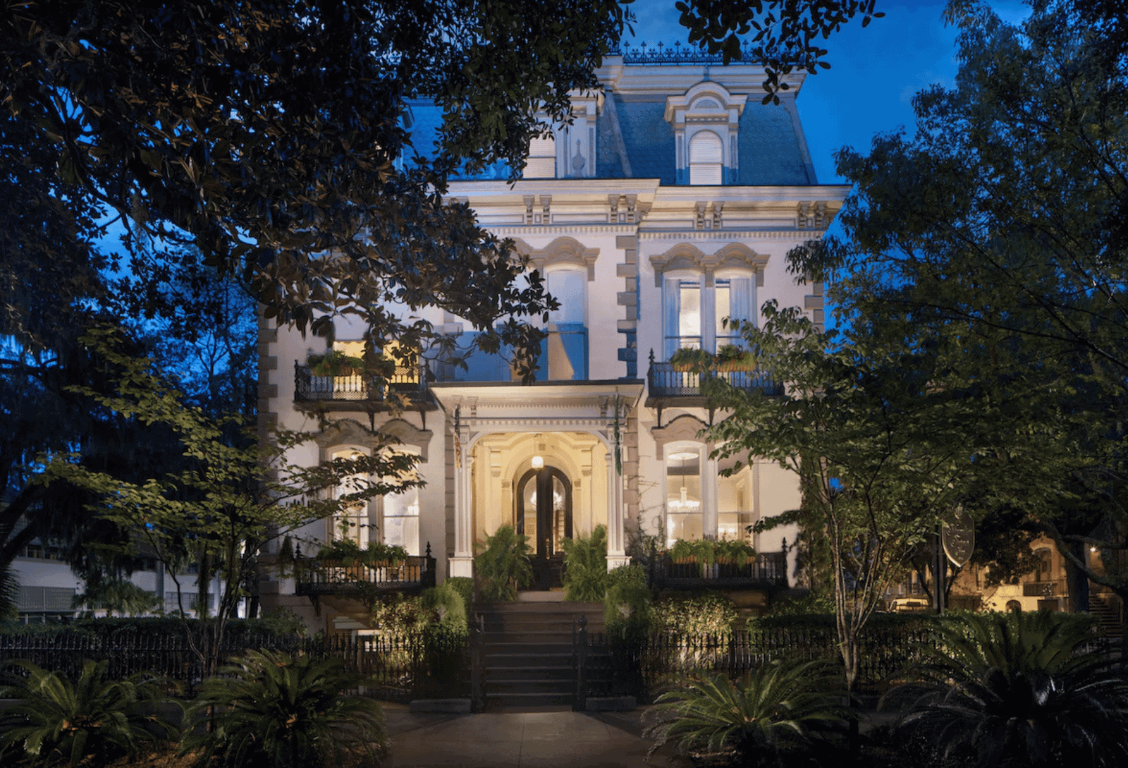 Resort vs. Boutique Hotel: Which Is Right for Your Trip?
